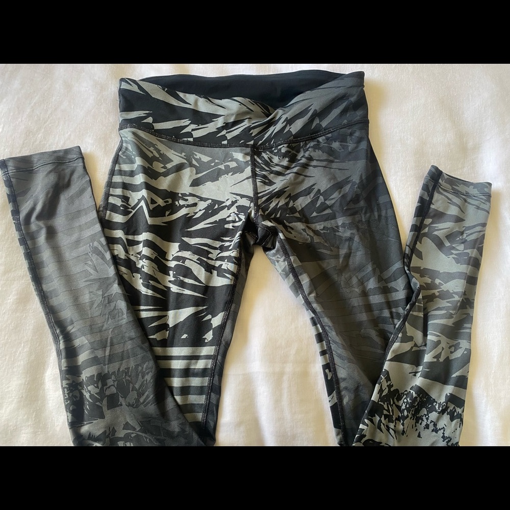 nike dri-fit leggings - size medium